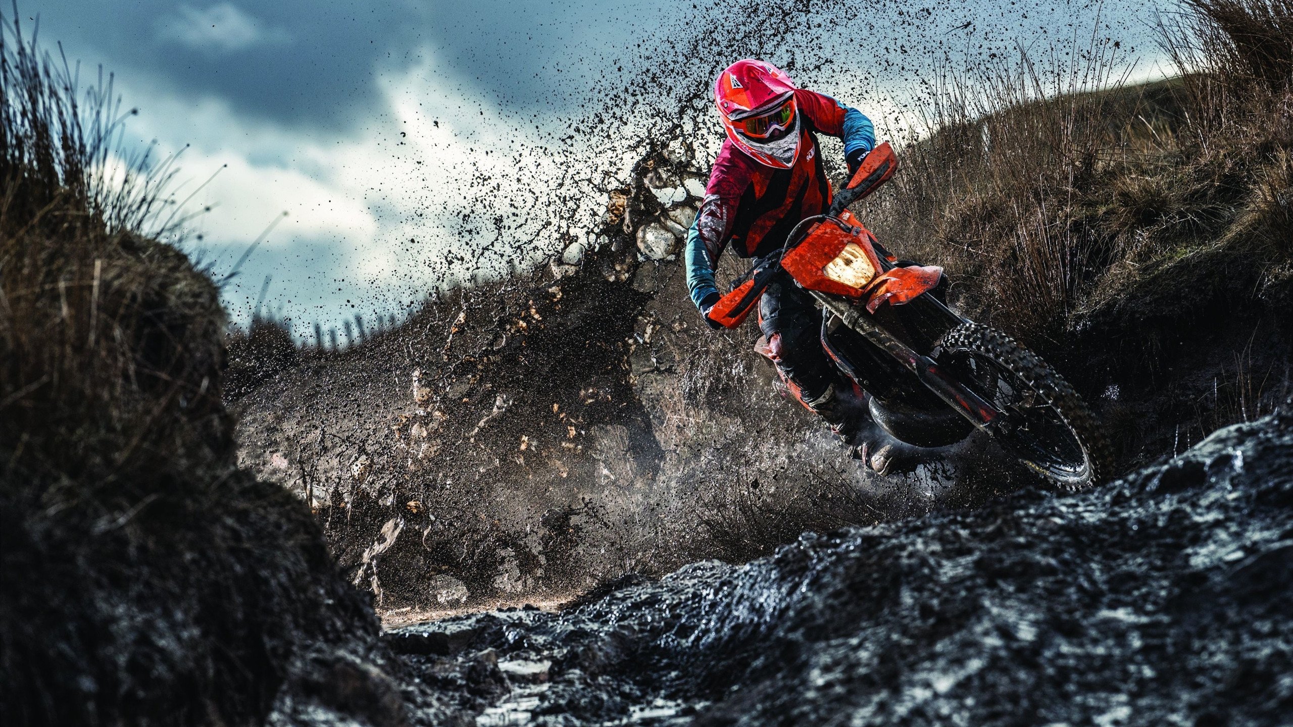 _天空漂浮、地面滑行：创新运动玩法_，天空中漂浮的城市